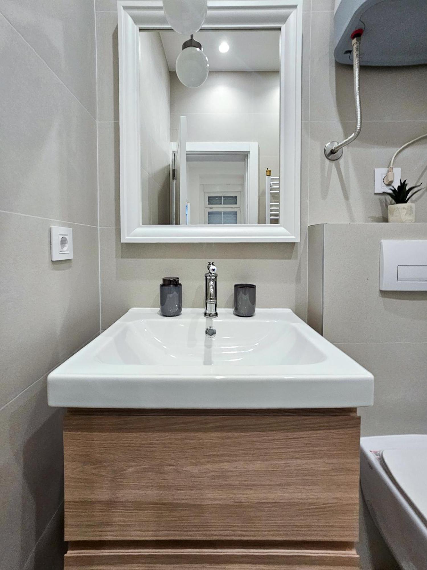 Easy Life Appartement Belgrado Buitenkant foto