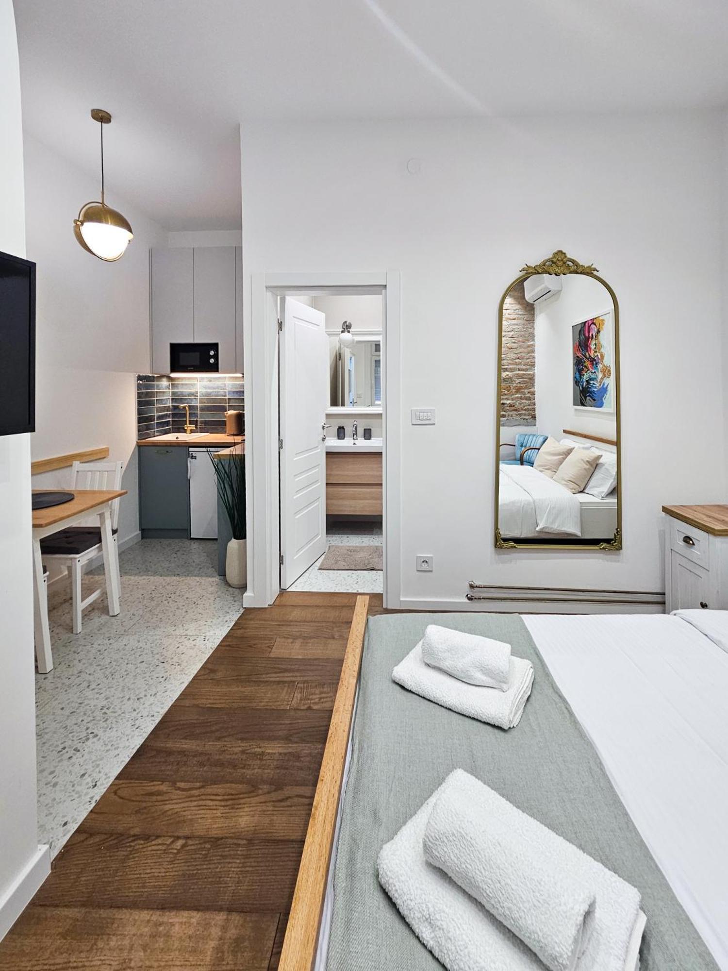 Easy Life Appartement Belgrado Buitenkant foto